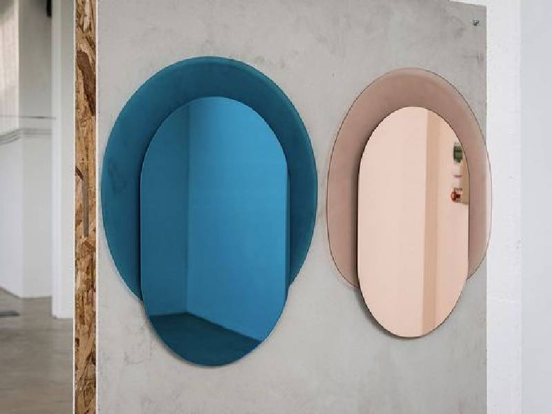 استفاده از آینه‌ها با طرح­های مختلف در جهت افزایش تأثیر آینه‌کاری در فضاهای مختلف خانه